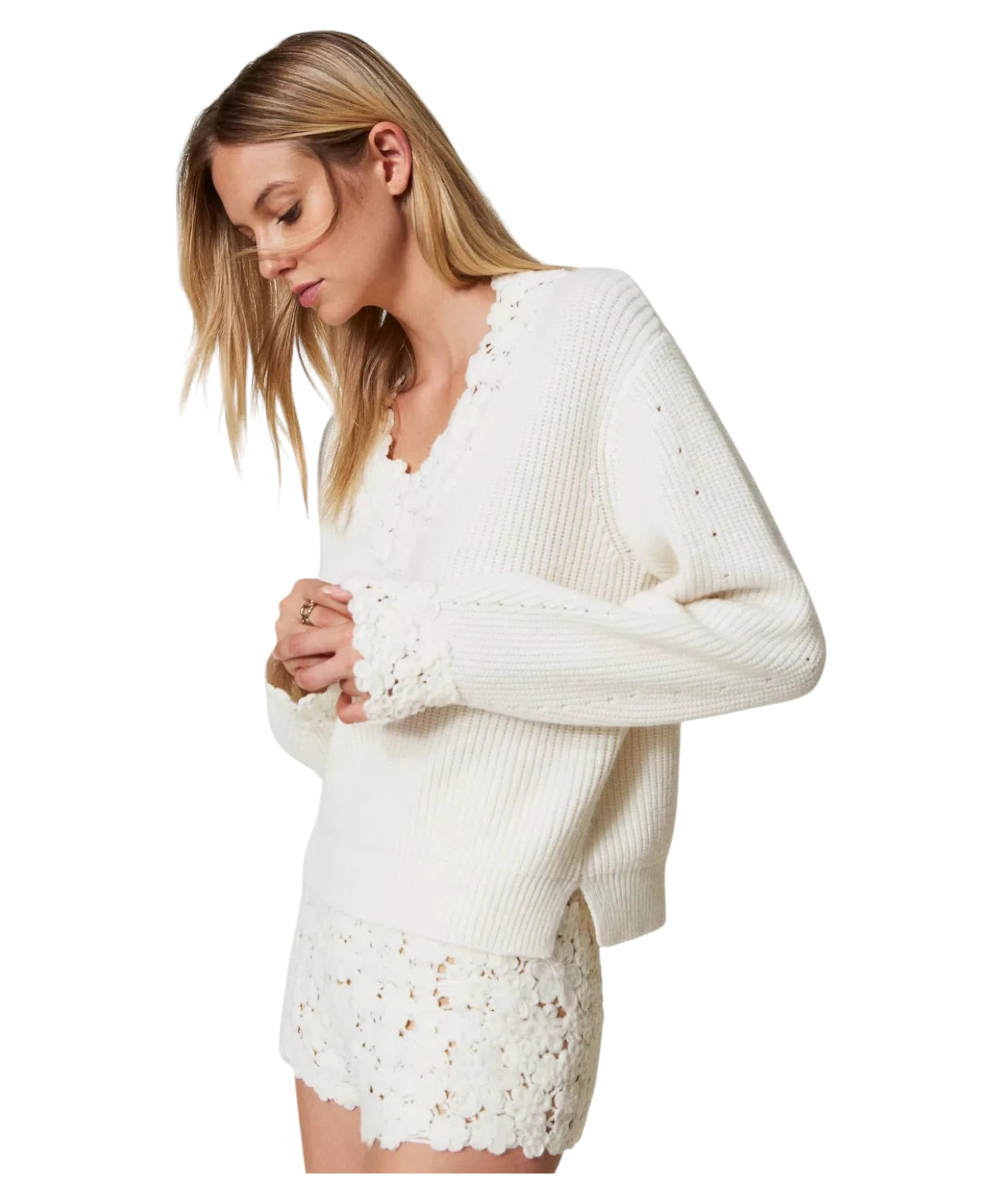 Maglia in Misto Lana con Ricamo Floreale a Crochet-Maglieria-Twinset-Vittorio Citro Boutique